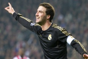 内马尔在加拿大队比赛中突破纪录，关键助攻引发热议！