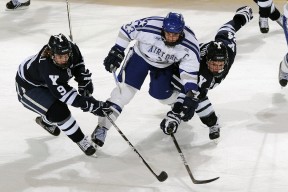 世界杯预选赛决赛对决在即！那不勒斯演练定位球，上海海港密集防守应对-半岛体育官网入口