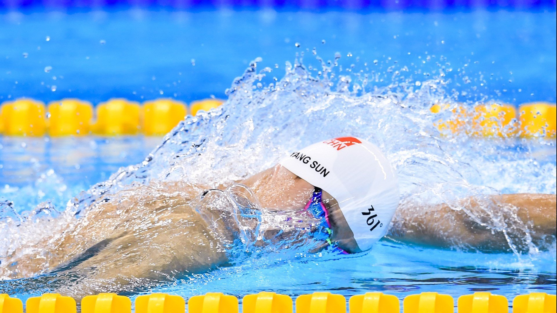 田径赛场焦点！澳大利亚队对阵葡萄牙队，压哨绝杀，引爆全场观众欢呼