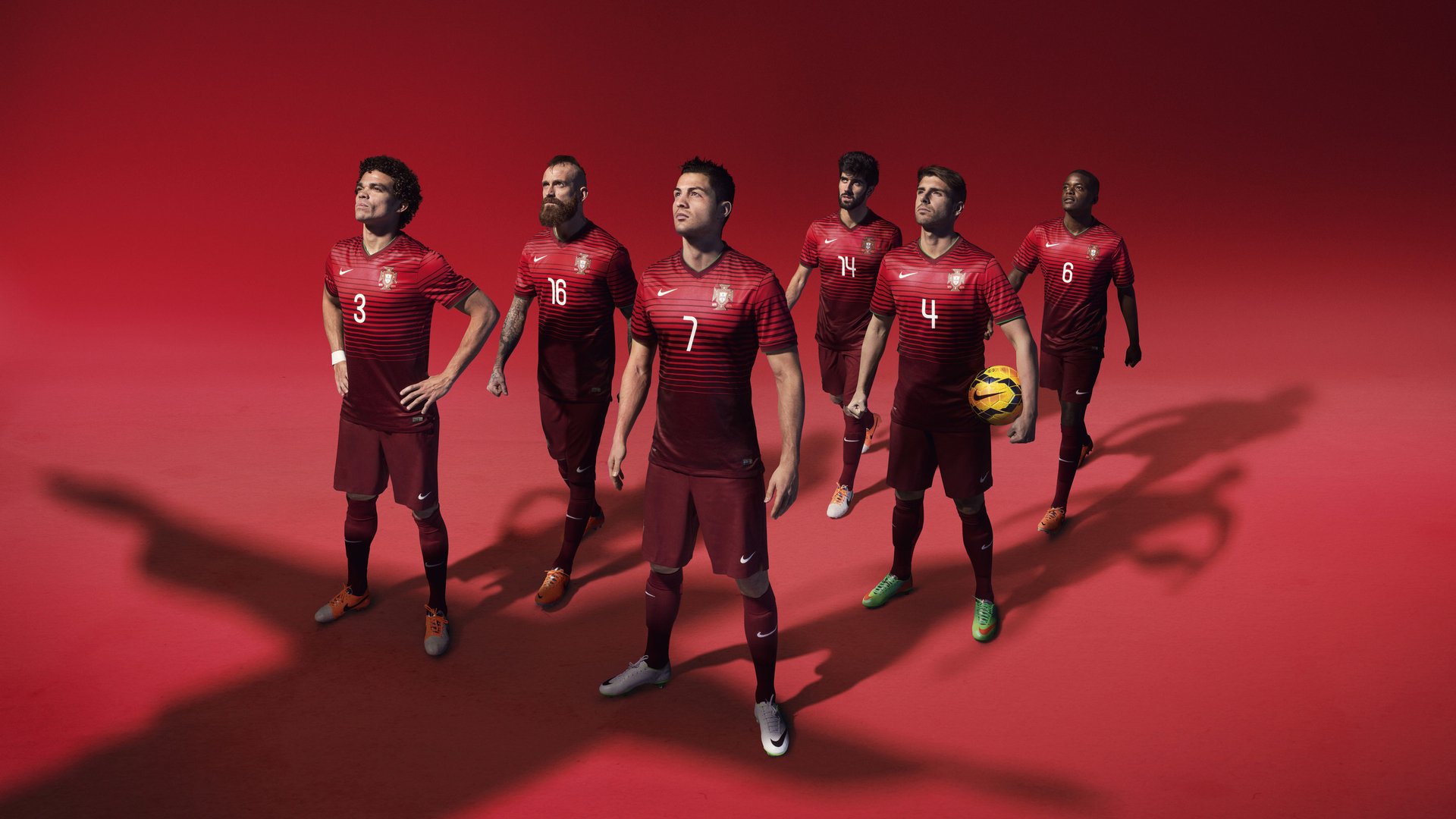 又见绝平！曼城与曼城鏖战至终场，伊布读秒救主